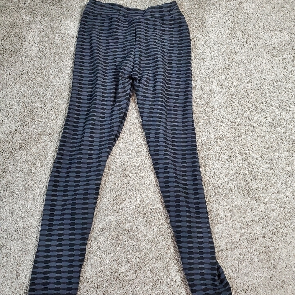 REBDOLLS Scrunch Butt Stretchy Leggings - Picture 2 of 5